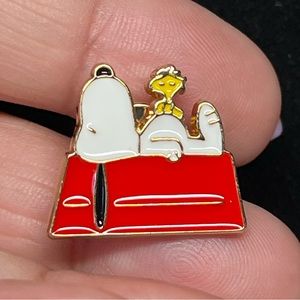 Snoopy and Woodstock enamel pin/brooch